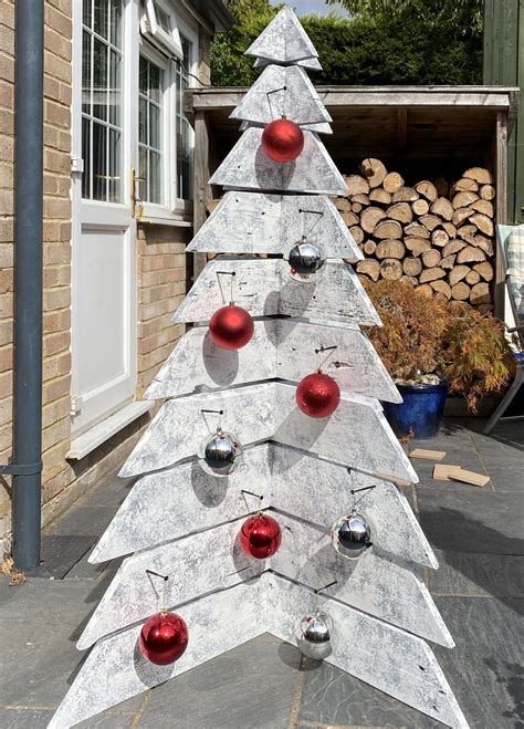 Decorated 5ft Pallet Christmas Tree In 2023 Pallet Christmas Tree