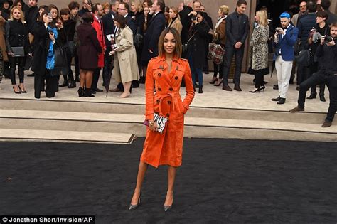 Jourdan Dunn Rocks Orange Trench To The Burberry Lc M Show Daily Mail Online