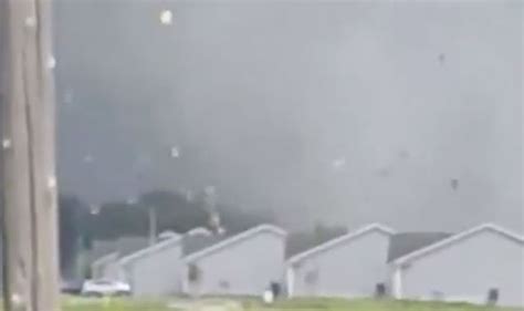 Tornado Marshalltown Iowa In Pictures Twister Causes Devastation