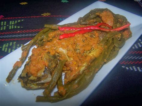Dari segi rasa, lokio mirip perpaduan bawang putih dan bawang bombay, meski rasanya tipis. DAPUR BUNDA INONG: ARSIK Abal Abal