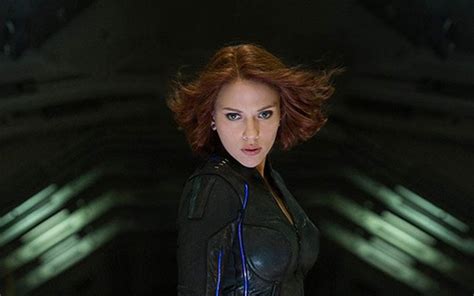 Scarlett Johansson Vai Receber O Mesmo Sal Rio Que Chris Evans Por Vi Va Negra Revista Marie