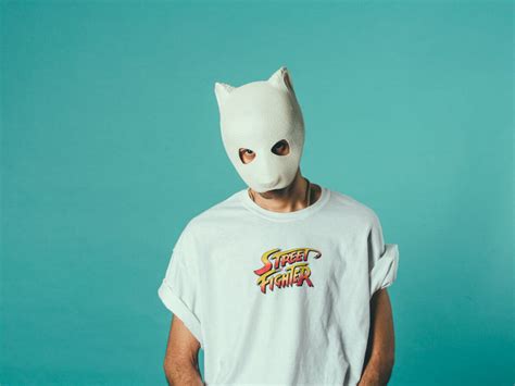 Auf instagram postete der rapper jetzt ein bild, das für spekulationen sorgt. Cro - "Fall Auf" (Single + offizielles Video) | POP-HIMMEL.de