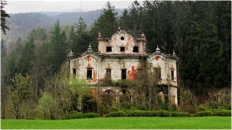 The Red House Italys Most Haunted Villa Which Lies Abandoned And Off