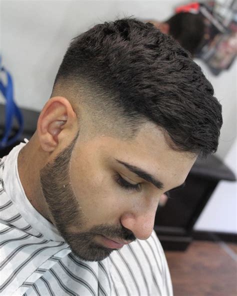 Just because you are going with a mid fade, that doesn't mean that it can't be long on top. Los Mejores Cortes de cabello para Hombre Estilos, Fotos y ...
