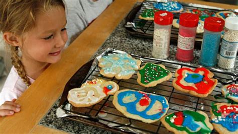 The number of cookies kids should decorate will depend on the time allotted. Cookie Decorating with Kids - BettyCrocker.com