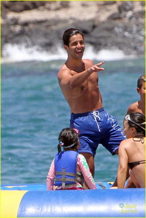Последние твиты от josh peck (@itsjoshpeck). Josh Peck: Trampoline Dive in Hawaii | Photo 491835 ...