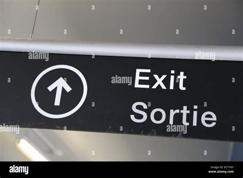 Exit Sign Airport Hi Res Stock Photography And Images Alamy