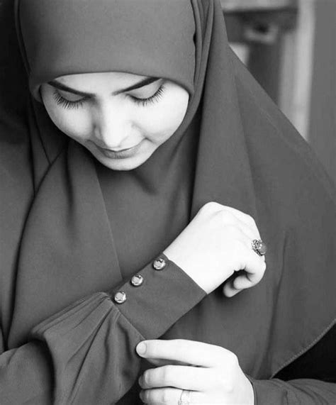 Pin By Zeenia Ziddikurii On Hijab Dp Arab Girls Hijab Beautiful Girl Drawing Hijab Dp