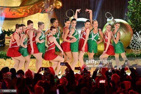 The Radio City Rockettes Christmas Photos And Premium High Res Pictures Getty Images
