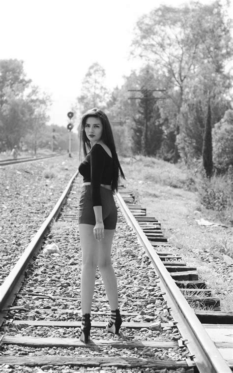 a 28 train photography railroad photoshoot girl train