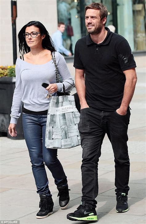 Jamie Lomas Shares Cosy Picture With Wife Kym To Show Theyve Reconciled Daily Mail Online