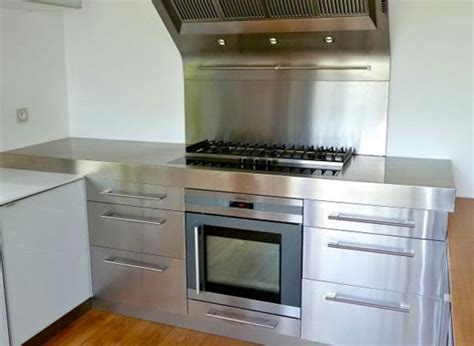 Fabricant de cuisine en inox sur mesure à bruxelles (belgique) et lille (nord). plan de travail cuisine inox sur mesure