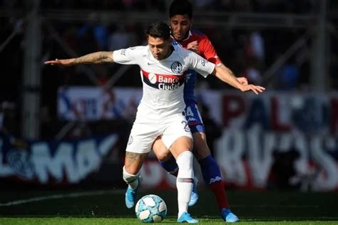 Dicen que lo vieron a marcelo tinelli buscando camisetas de san lorenzo campeón del mundial de clubes en el free shop del aeropuerto. Tinelli despidió a dos jugadores de San Lorenzo ...