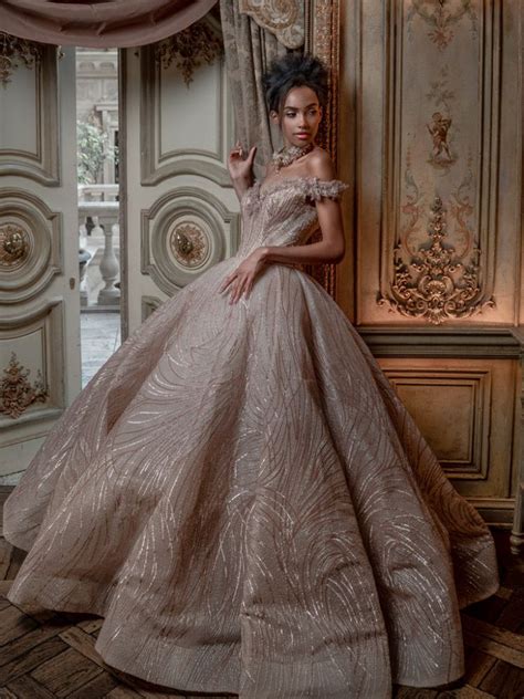Pure white wedding dress are pure and beautiful, noble and luxurious tailoring design make they looks more beautiful, so let's choose a white wedding dress for the beautiful bride. Helen Miller Emma Wedding Dress in Dubai