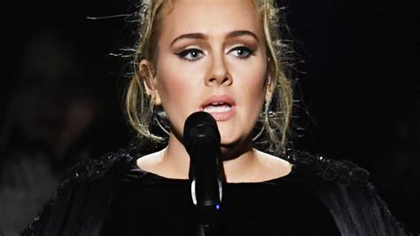 Adele Vater Adeles Vater Ruft Polizei Nachbarin Hört Ihre Songs Zu