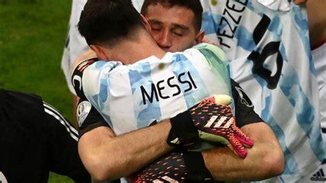 Todas Las Fotos De La Gran Noche De Messi Y Dibu Martínez Con La Selección