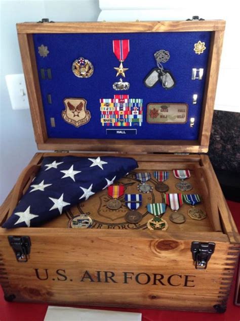 What is a good gift for military retirement. Best DIY Patriotic Decorations : 38+ US Flag Ideas https ...