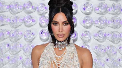 Kim Kardashian W Bikini Które świeci W Ciemności Wie Jak Przyciągnąć