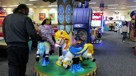 Carousel Ride At Chuck E Cheese With Daddy Youtube
