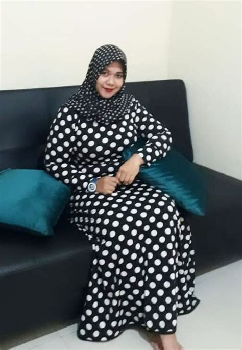 Pin Oleh مستقبل المجهول Di مرات الحفظ السريع Wanita Berlekuk Gaya Hijab Model Pakaian Hijab