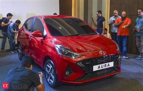 Hyundai Aura Price Hyundai Opens Bookings For Aura Sedan Auto News