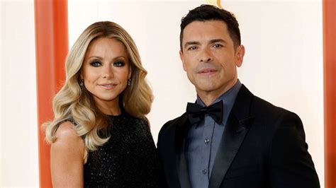 Kelly Ripa Tells Mark Consuelos That His Jealousy Early In Their