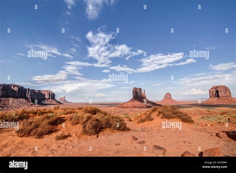 Monument Valley Red Desert Stock Photo Alamy
