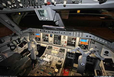 Embraer Erj 190 100lr 190lr Aircraft Picture Flight Deck Aircraft
