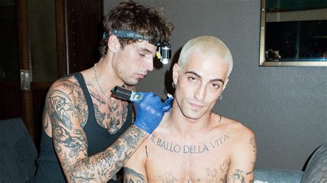 Damiano Dei Maneskin Torna A Tatuarsi Qual è Il Significato Dei