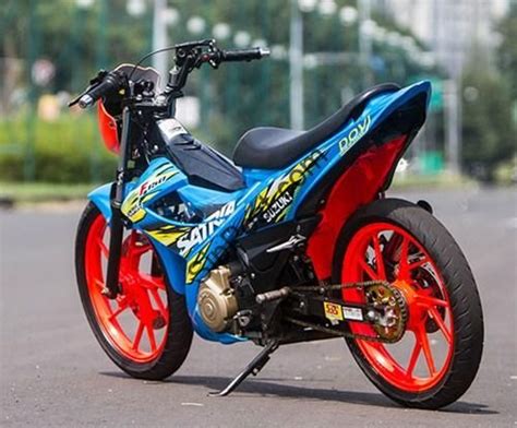 Modifikasi motor ini tampak beda dan gahar, dengan balutan warna merah dan perpaduan yang lainnya. Galeri Foto Modifikasi Motor Satria FU Terbaru 2015 ...