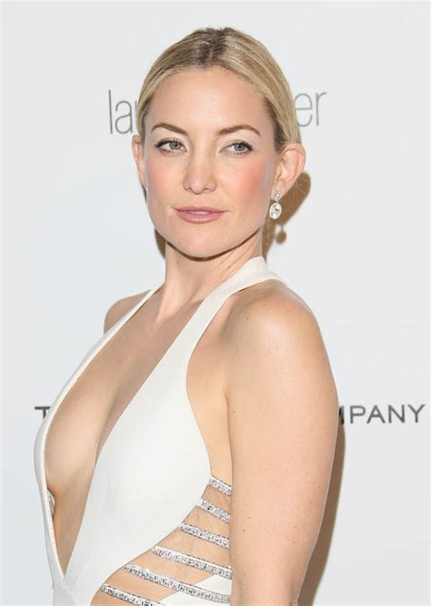 Kate Hudson In Plunging White Versace At The Golden Globes Lainey Gossip Entertainment Update