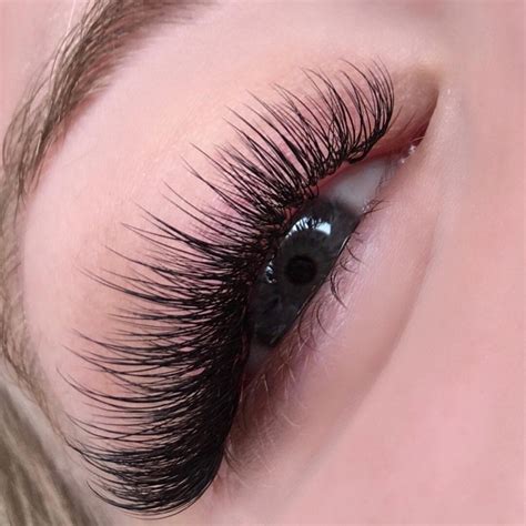 eyelash extension trends popular styles — her lash community