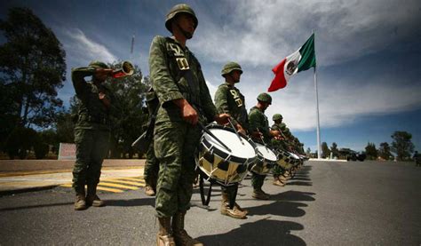 Así lo anunció el comando de reclutamiento y control de reservas del ejército nacional, añadiendo que la institución tiene como objetivo reclutar al menos unos 20 mil jóvenes entre los 18 y 23 años que quieran y se encuentren aptos para prestar el servicio militar con esta entidad. 19 DE FEBRERO: DIA DEL EJERCITO MEXICANO - El Dictamen de ...