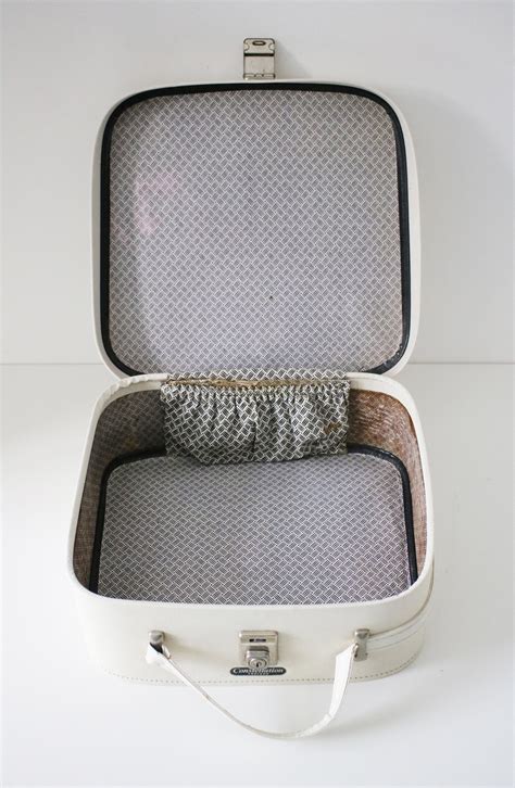 1960s 70s Cream Overnight Vanity Case With Black Piping Grey Paper Lining And Fabric Pocket
