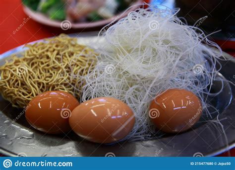 Fresh Eggs Yellow Noodle And Vermicelli For Stream Boat Menu In