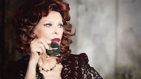 Sophia Loren 81 Stars In Dolce And Gabbana Lipstick Campaign Sophia Loren Sophia Loren Images