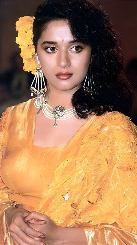 Madhuri Dixit、ボリウッド女優、サリーの美しさ Hd電話の壁紙 Pxfuel