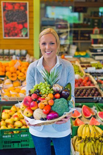 Offer performance nutrition advice to clients and expand your business with a sports nutritionist certification. Holistic Nutritionist Certification | Holistic ...