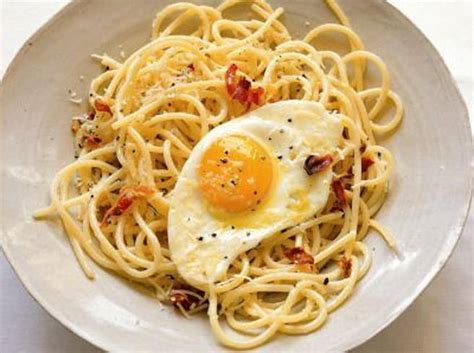 Quando soggiornate nel paese prescelto sforzatevi son dal primo giorno di apprezzare la cucina locale! Carbonara - I 7 piatti italiani più imitati e sbagliati ...