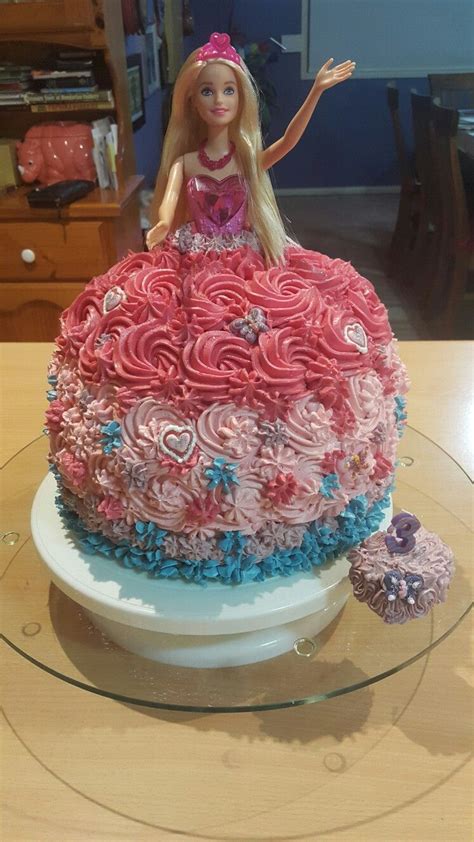Online barbie cake will be the best birthday gift for your adorable daughter who has always been mesmerised by the beautiful barbie dolls. Pin by Valerie Csivincsik on Barbie birthday cake | Barbie ...