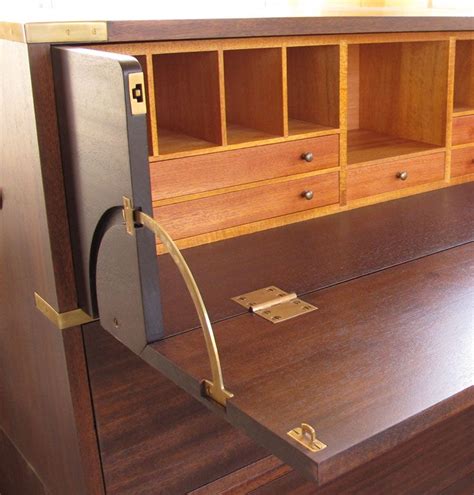 Over 100 thousand great and inspiring photos from different interior designers, architects, home living decorator around the world. British officer's campaign chest | Campaign furniture ...