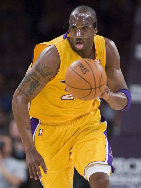 Kobe Bryant Scores 31 Despite Mask Leads Los Angeles Lakers Past
