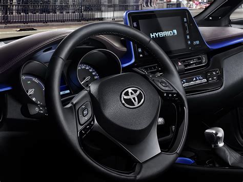 2017 Toyota C Hr Small Crossovers Interior Revealed Wvideo Carscoops