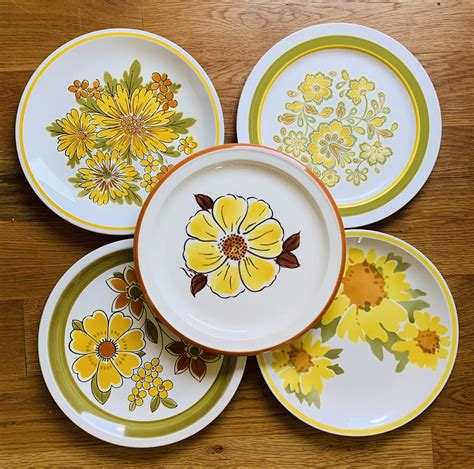 Set Of 5 Mismatched Vintage Floral Dinner Plates In 2020 Plates