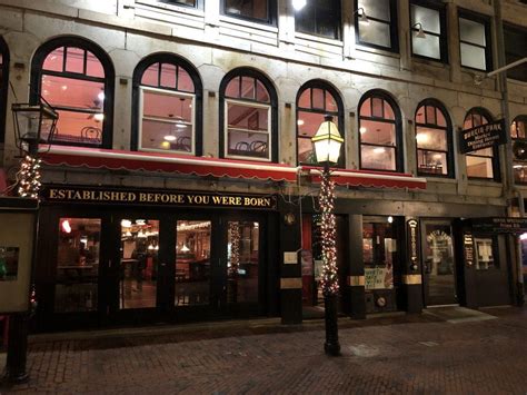 After 192 Years Bostons Iconic Durgin Park Restaurant Serves Its Last