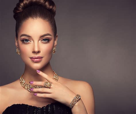 Brunette Girl Models Jewelry Blue Eyes 5k Woman Necklace Earrings Model Hd Wallpaper