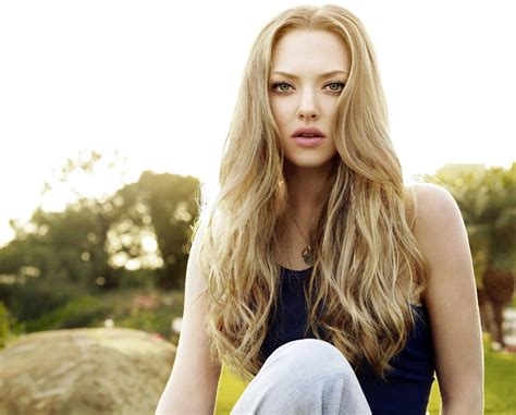 Amanda Seyfried Portrait 2017 Wallpaper Hd Celebrities 4k Wallpapers