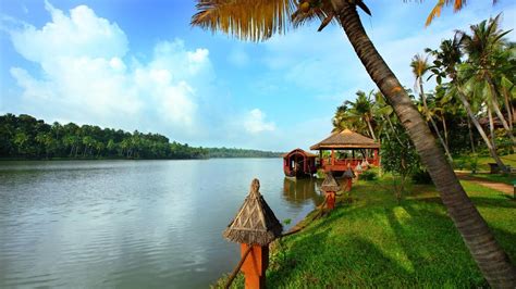 Top Best Tourist Places To Visit In Kerala