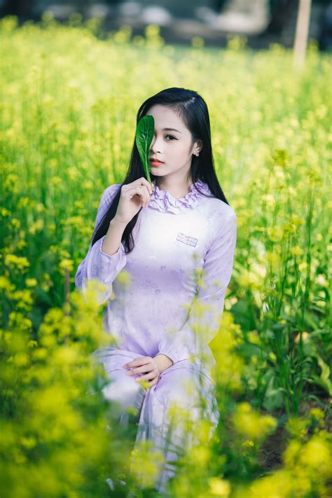 무료 이미지 자연 잔디 사람 식물 소녀 여자 사진술 목초지 햇빛 꽃 초상화 모델 봄 녹색 옥외