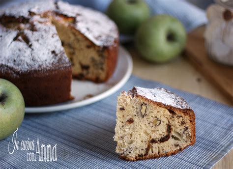 La crespella, conosciuta anche con il termine francese di crêpe, è un tipo di cialda morbida, sottile e non croccante, cotta su una superficie rovente tonda. TORTA DI MELE,NOCI E UVETTA (Dolce del Trentino)